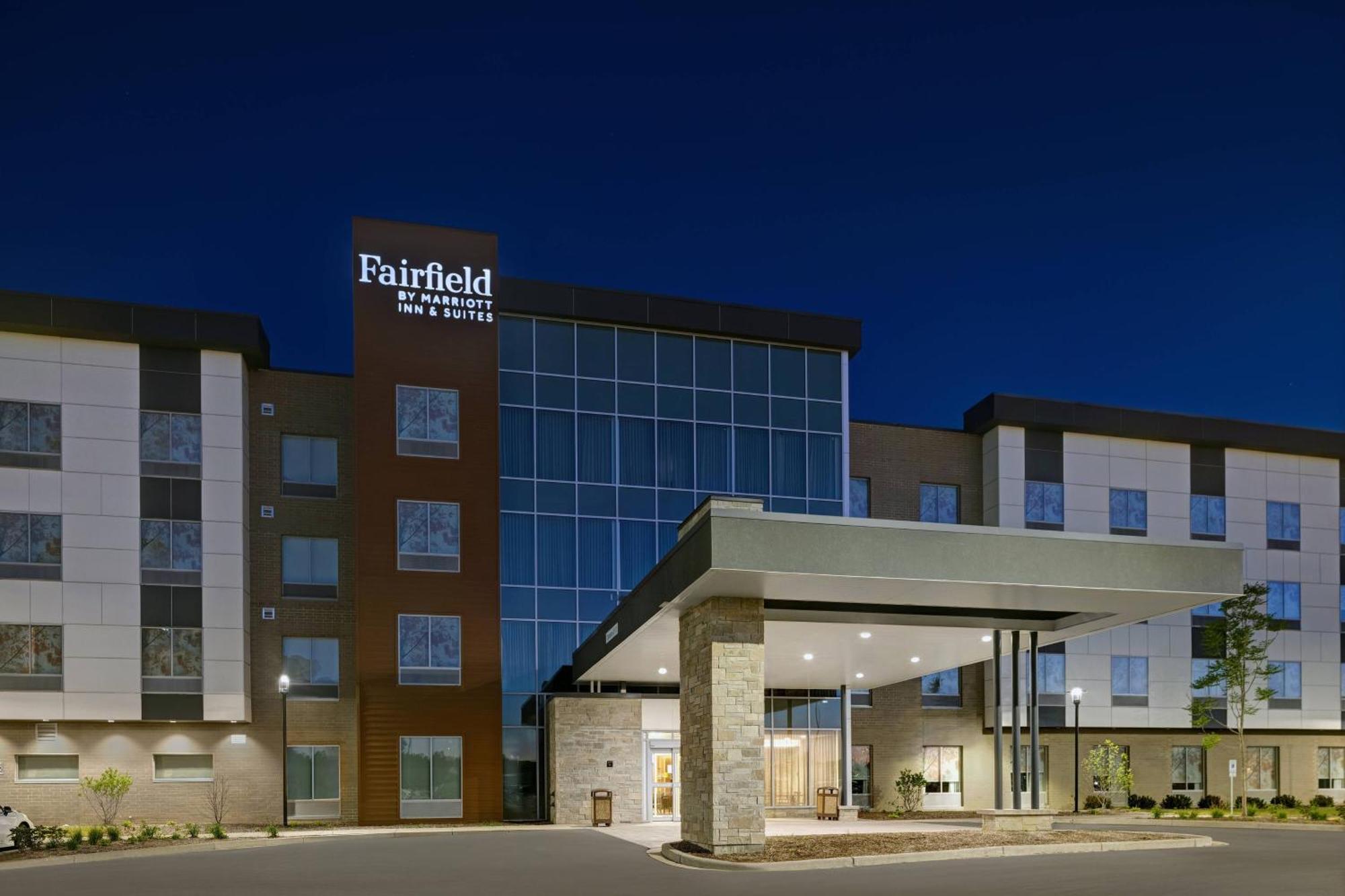 Fairfield Inn & Suites By Marriott Milwaukee Brookfield Exterior foto