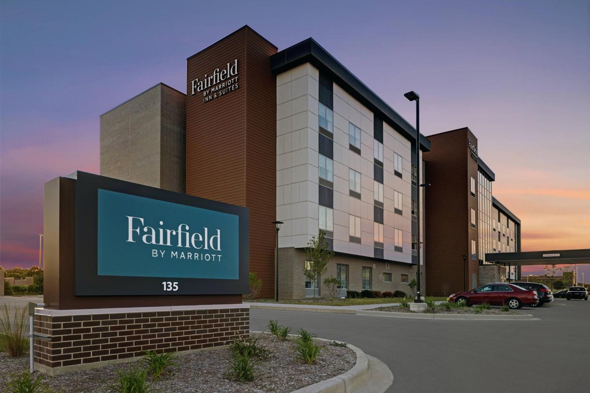 Fairfield Inn & Suites By Marriott Milwaukee Brookfield Exterior foto